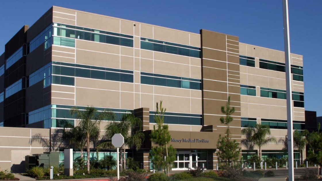 Exterior photo of Dignity Health Medical Group in Merced, CA