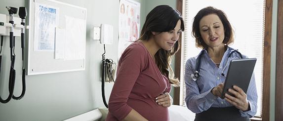A doctor and pregnant woman confer